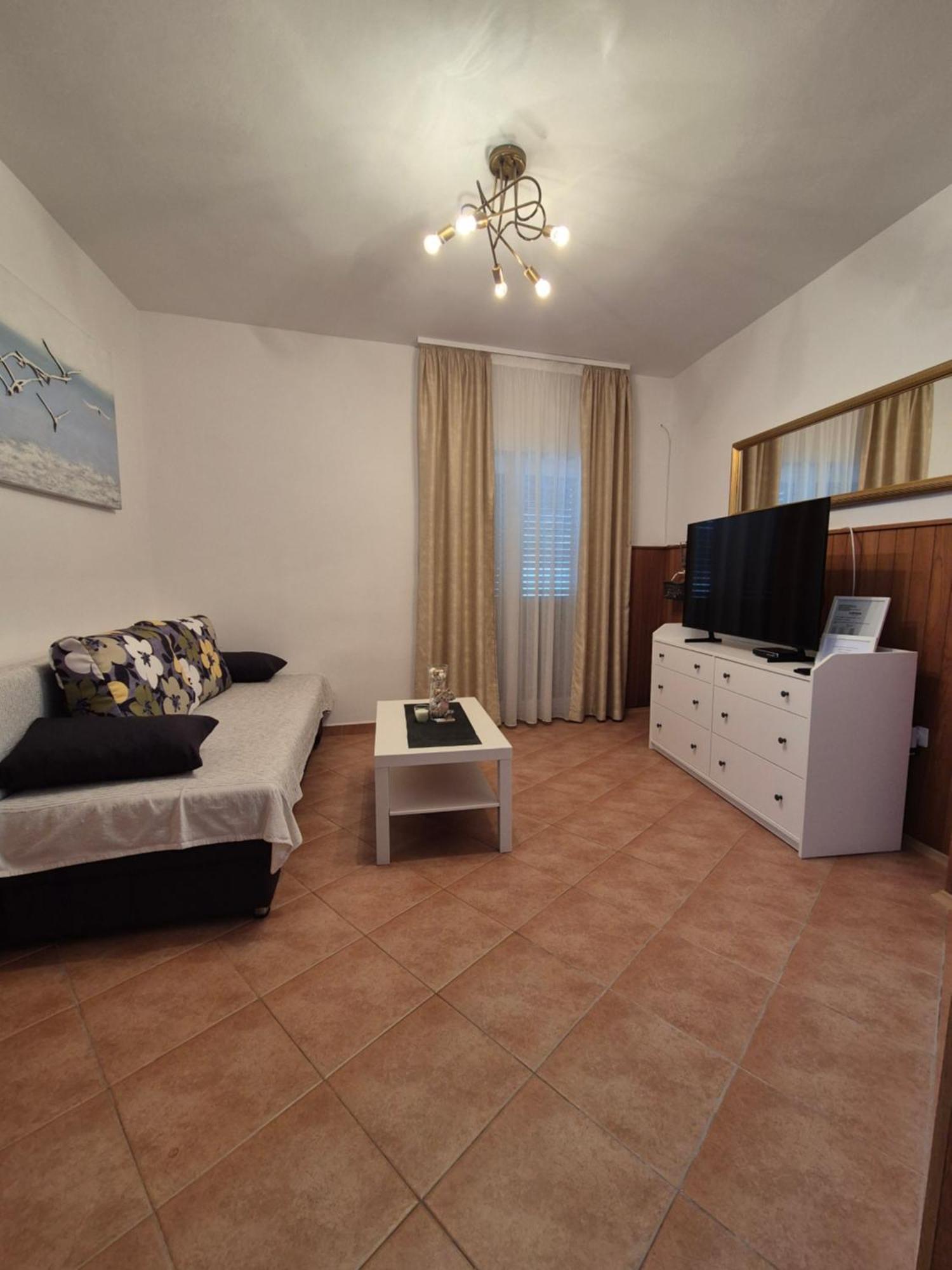 Apartman Smoljic 4+2 プリモシュテン 部屋 写真